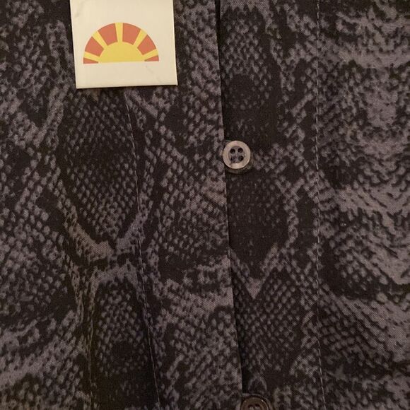 C&C California tie up snake skin, print blouse, size medium new with tags - Picture 9 of 9